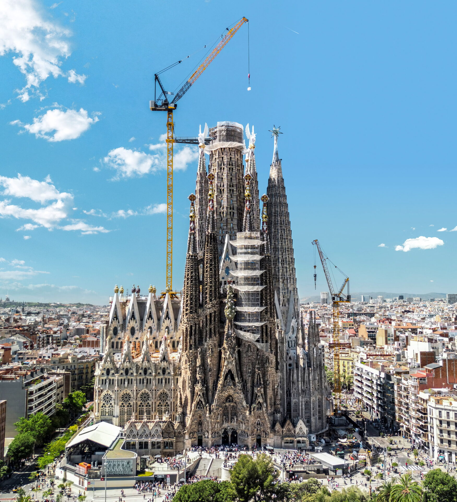 Grúa torre Liebherr en la Sagrada Familia de Barcelona